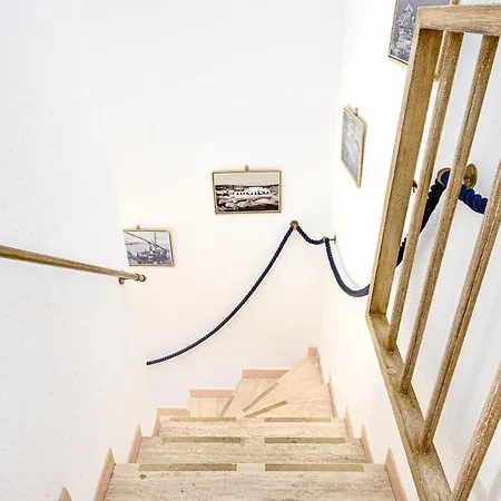 Blue House Laconia דירה