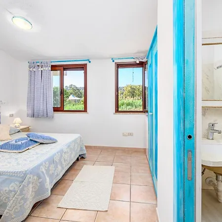 Blue House Laconia Cannigione