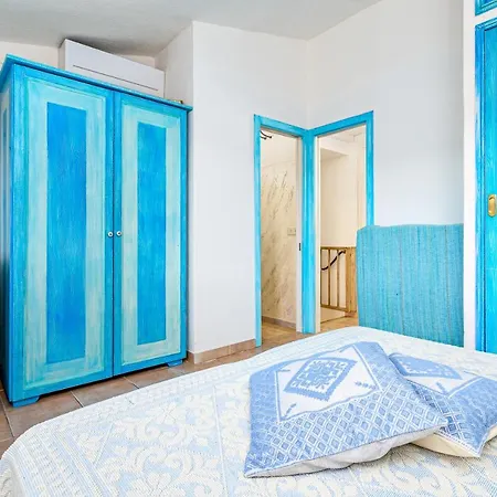 Blue House Laconia Apartment